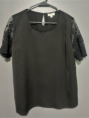 Umgee Black Short Sleeve Lace Accent Blouse